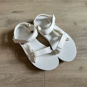 Teva White Minimalist Sandals with Adjustable Straps